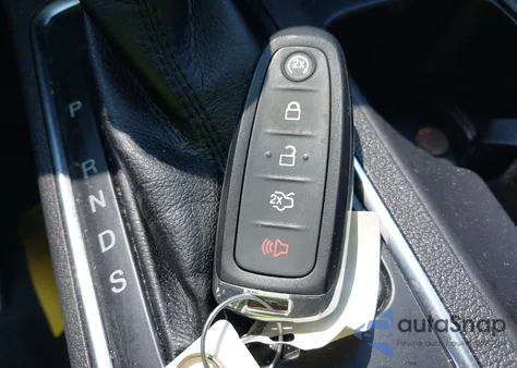 2019 Ford Escape Titanium z USA, uszkodzony, nr VIN 1FMCU9J98KUB43238